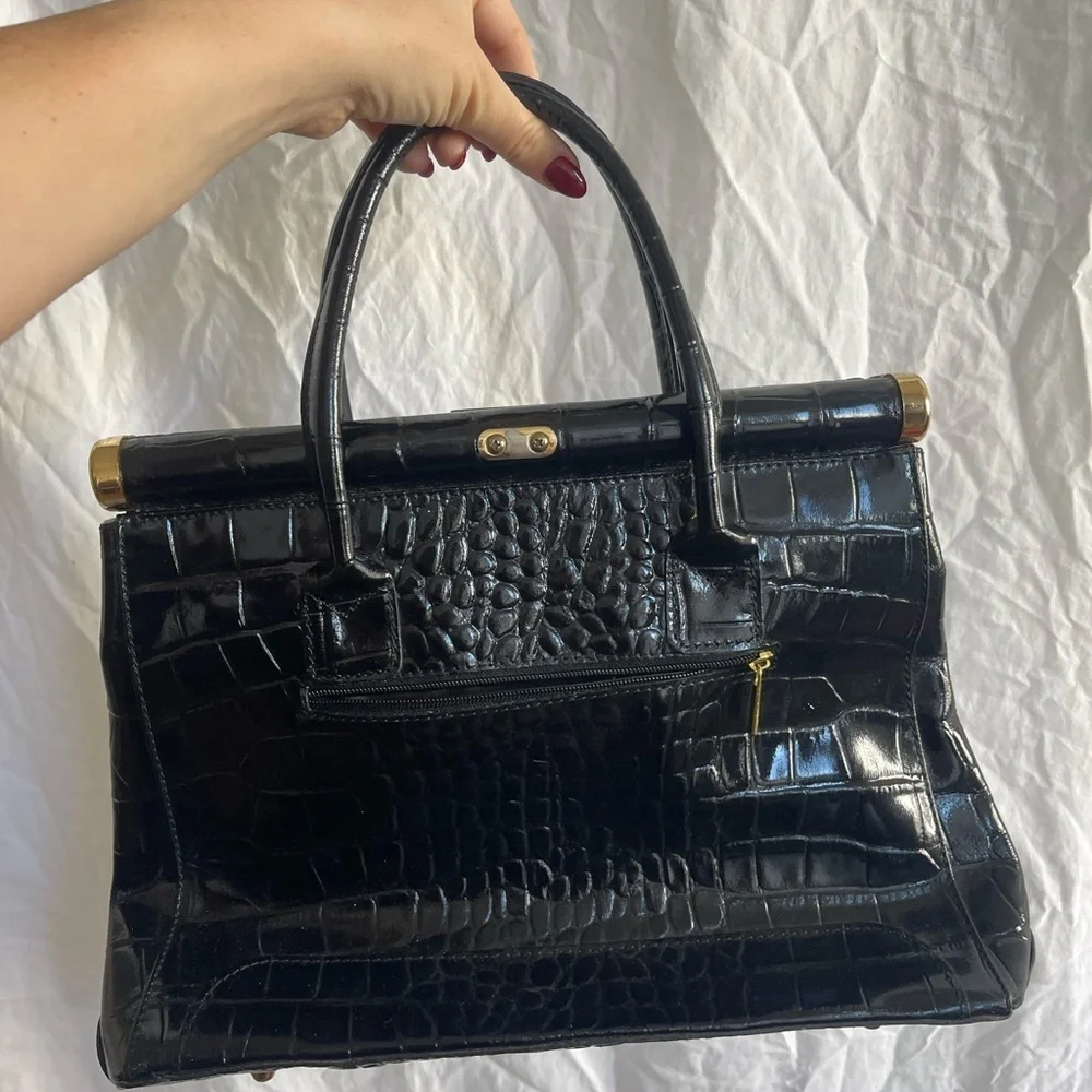 Vera Pelle leather Elegant Black-Embossed Handbag